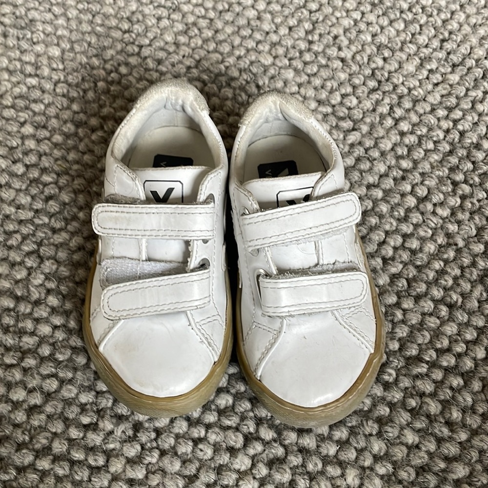 Veja toddler size 8